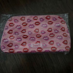 Benefit 2022 WoW Lip Makeup Bag